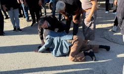 Otomobilin çarptığı yaşlı adama ilk müdahale yoldan geçen doktor belediye başkanından geldi