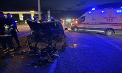 Adıyaman’da otomobil kamyonetle çarpıştı: 1’i ağır 4 yaralı