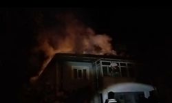Banyo kazanından çıkan yangında ev kullanılamaz hale geldi