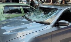 6. kattan otomobilin üstüne düştü