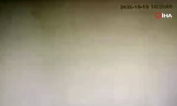 Pendik'te hafriyat kamyonu binaya daldı... O anlar kamerada