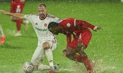 Ümraniyespor-Boluspor maçı yarıda kaldı!