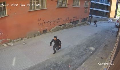 İstanbul’da kadına kapkaç şoku kamerada