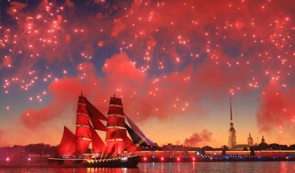 St. Petersburg'da Kızıl Yelkenler festivali
