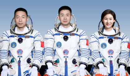 Çin'in uzaydaki ekibi Dünya'ya döndü