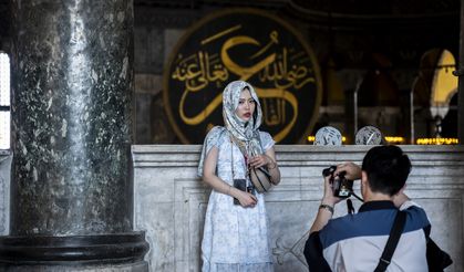 Ayasofya-i Kebir Cami-i Şerifi ziyaretçi akınına uğradı!