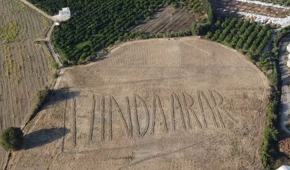 Antalya'da bir genç Funda Arar hayranlığını böyle gösterdi