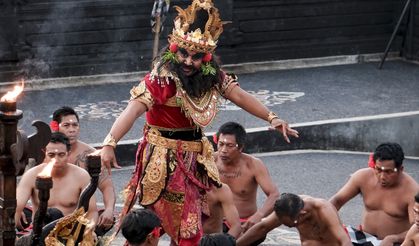 Bali kültürünün etkileyici dans gösterisi: Kecak!