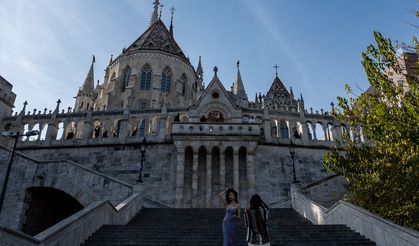 Budapeşte tarihi dokusuyla açık hava müzesi izlenimi sunuyor