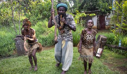 Pigmeler, flütü hem haberleşme hem de şifa amacıyla kullanıyor!