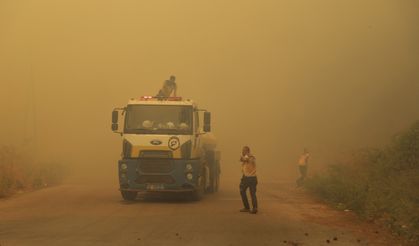 İtfaiyeciler alevlerin arasında kaldı
