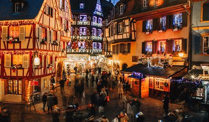 Noel pazarı ışıltılı atmosferiyle ziyaretçilerini ağırlıyor