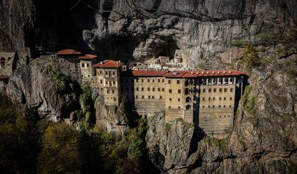 Tarihi Sümela ile Vazelon manastırları sonbaharın tonlarıyla renklendi