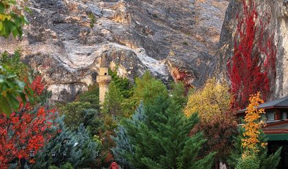 Somuncu Baba Külliyesi sonbahar renklerine büründü