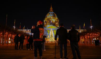 San Francisco Belediye Binası, festival kapsamında ışıklandırıldı