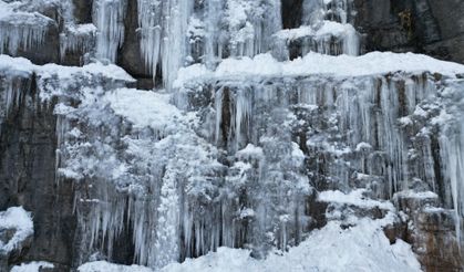 Şırnak'ta buz sarkıtları dronla görüntülendi