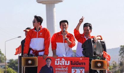 Tayland'da halk sandık başında