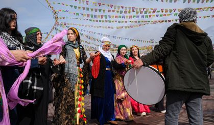 Diyarbakır'daki Newroz'dan renkli kareler