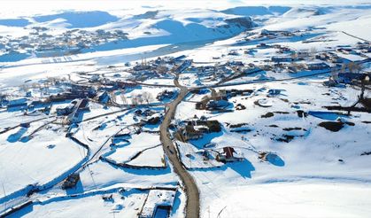 Karla kaplanan Kars Çayı ve köyler dronla görüntülendi!