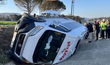 Minibüs ile SUV'un çarpıştığı kazada yaralılar var!