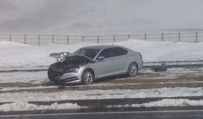 Van'da Kaymakamın bulunduğu otomobil kaza yaptı
