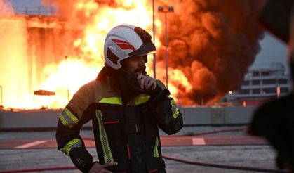 İran, Bahreyn'de yakıt tanklarını vurdu