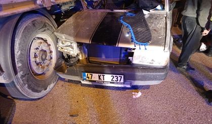 TIR'ın altına ok gibi saplandı: 5 kişi yaralandı