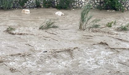 Mersin'de sağanak sele yol açtı