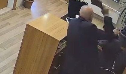 Belediye personeline satırla saldırı anı kamerada