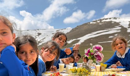 Ağrı’da öğrenciler baharı mangalla karşıladı