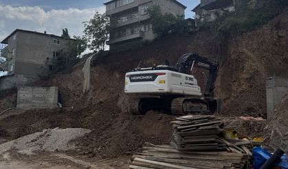 Toprak kayması nedeniyle 5 bina tahliye edildi!