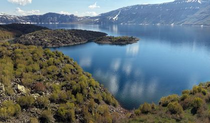 Nemrut Krater Gölü’nde turizm sezonu açıldı