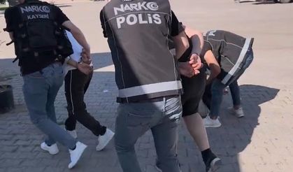 Aracın bagajından 4 bin 458 adet uyuşturucu hap çıktı