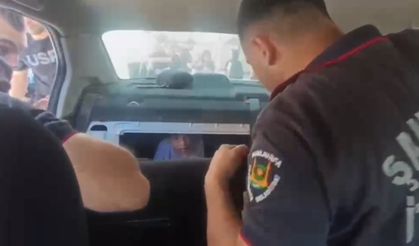 Otomobille aradıkları çocuk bagajdan çıktı