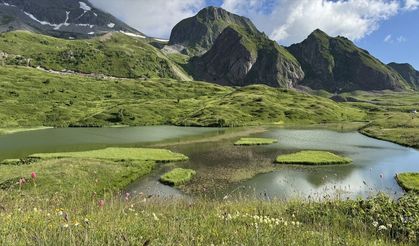 Arsiyan Yaylası yüzen adaları ve gölleriyle ziyaretçilerini ağırlıyor
