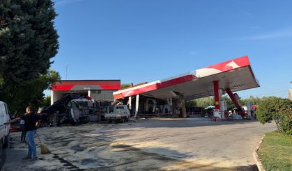 Bursa'da kömür yüklü tır benzinliğe böyle daldı!