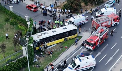 İETT otobüsü sitenin bahçe duvarına çarptı