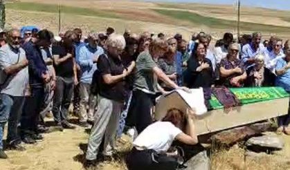 PKK’lı Mustafa Karasu’nun annesi Sivas’ta defnedildi!