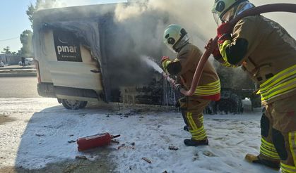 Alev alan minibüs patladı!