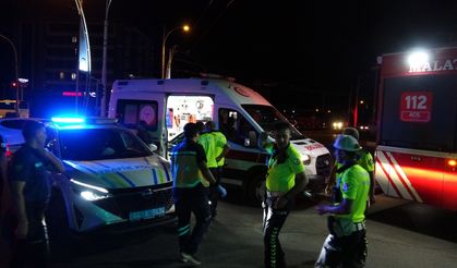 Ekip aracı ile otomobil çarpıştı: 2'si polis, 3 yaralı