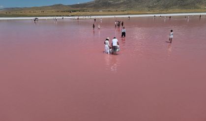 Tuz Gölü pembe bir masala dönüştü