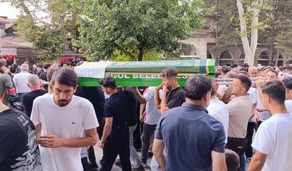 Üniversite hayali yarım kaldı: Arkadaşları tabutunu omuzladı