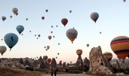 Kapadokya'da olumsuz hava nedeniyle balon turları yarın da yapılamayacak