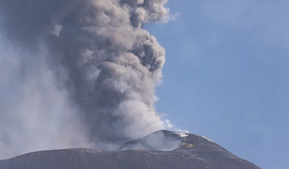 İtalya'da Etna'nın kül bulutu uçuşları durdurdu