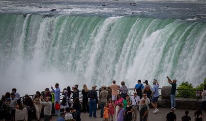 Niagara Şelaleleri ziyaretçilerini ağırlıyor
