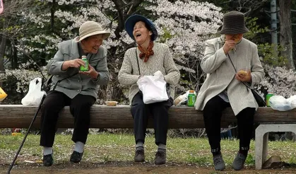 Japonya'da 100 yaş üstü nüfus, ilk kez 100 binin üzerine çıktı