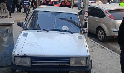 Polisten kaçarken ters yöne girdi, kaldırımda sıkıştı