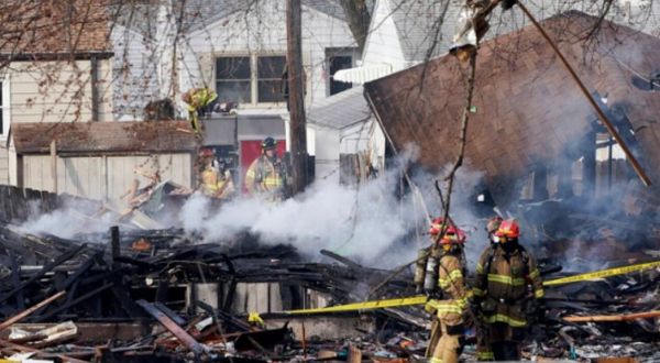 Evde patlama: 3 kişi öldü, 40 ev hasar gördü
