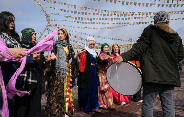 Diyarbakır'daki Newroz'dan renkli kareler