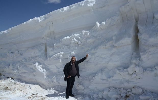 Muş'ta ekipler nisanda karla mücadele çalışması yürütüyor